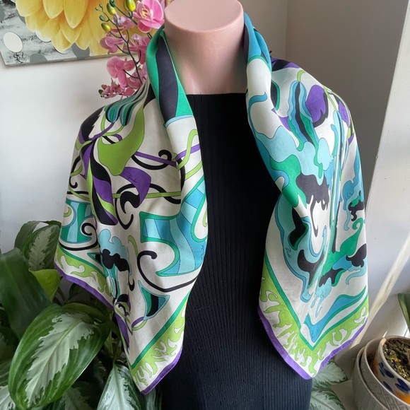 Emilio Pucci Floral Silk Print Scarf. - Picture 4 of 16
